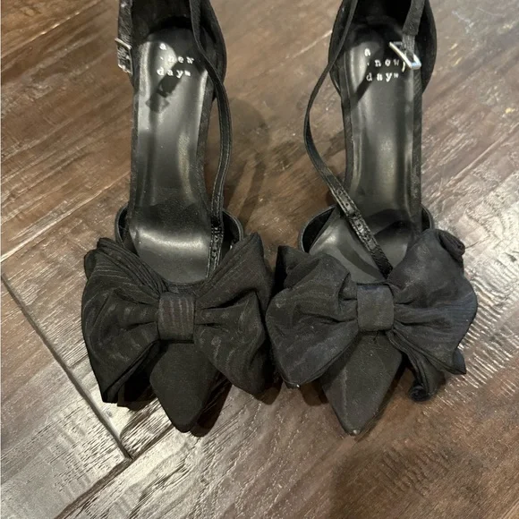 A New Day Black Bow Heels - Picture 1 of 5